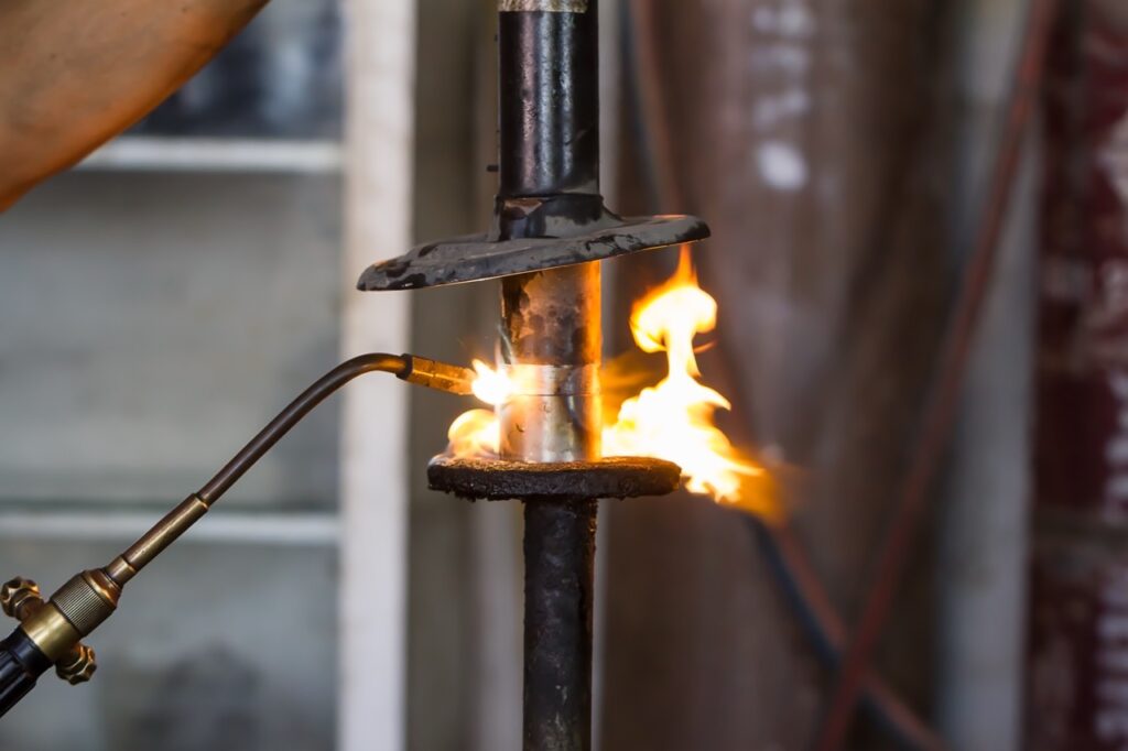 Brennprüfungen 1 ASO Labor Feuerprüfverfahren: Übersicht der flammbarkeitsanalytischen Tests und Materialien für Sicherheit.