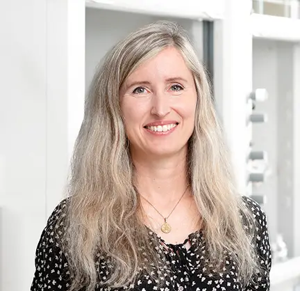 Health and Hygiene 3 Martina Hornung, stellvertretende Laborleitung bei ASO, präsentiert Expertise in der Analyse von Gefahrstoffen und Materialprüfungen für die Gesundheits- und Hygienebranche.